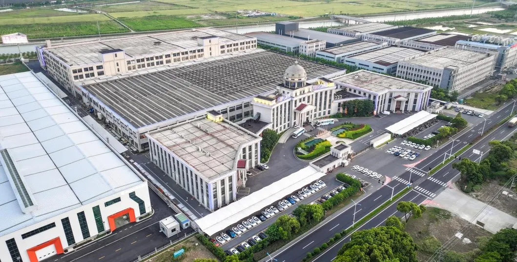 Automated Chemical Lubricant Filling Machine For Industry 7