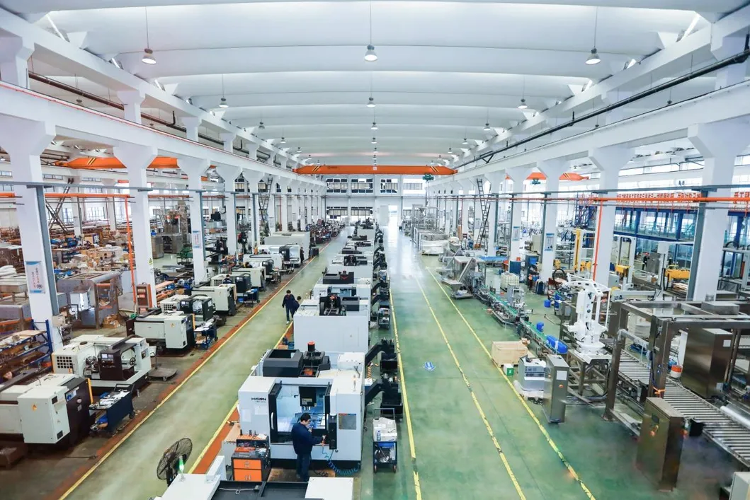 Automated Chemical Lubricant Filling Machine For Industry 10