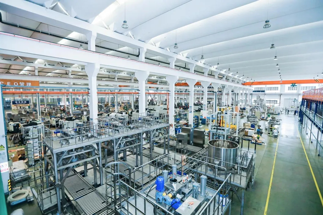 Automated Chemical Lubricant Filling Machine For Industry 9